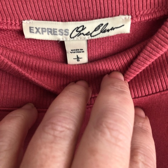 😊SOLD😊 NWOT Express sweater - Picture 2 of 2